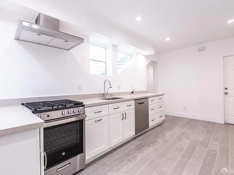 3716 Divisadero St — Photo 2