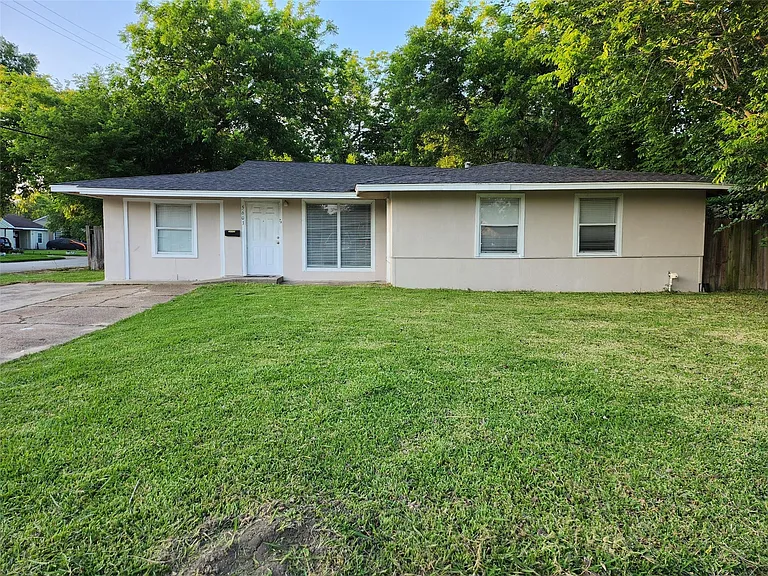 5603 Northridge Dr — Photo 1