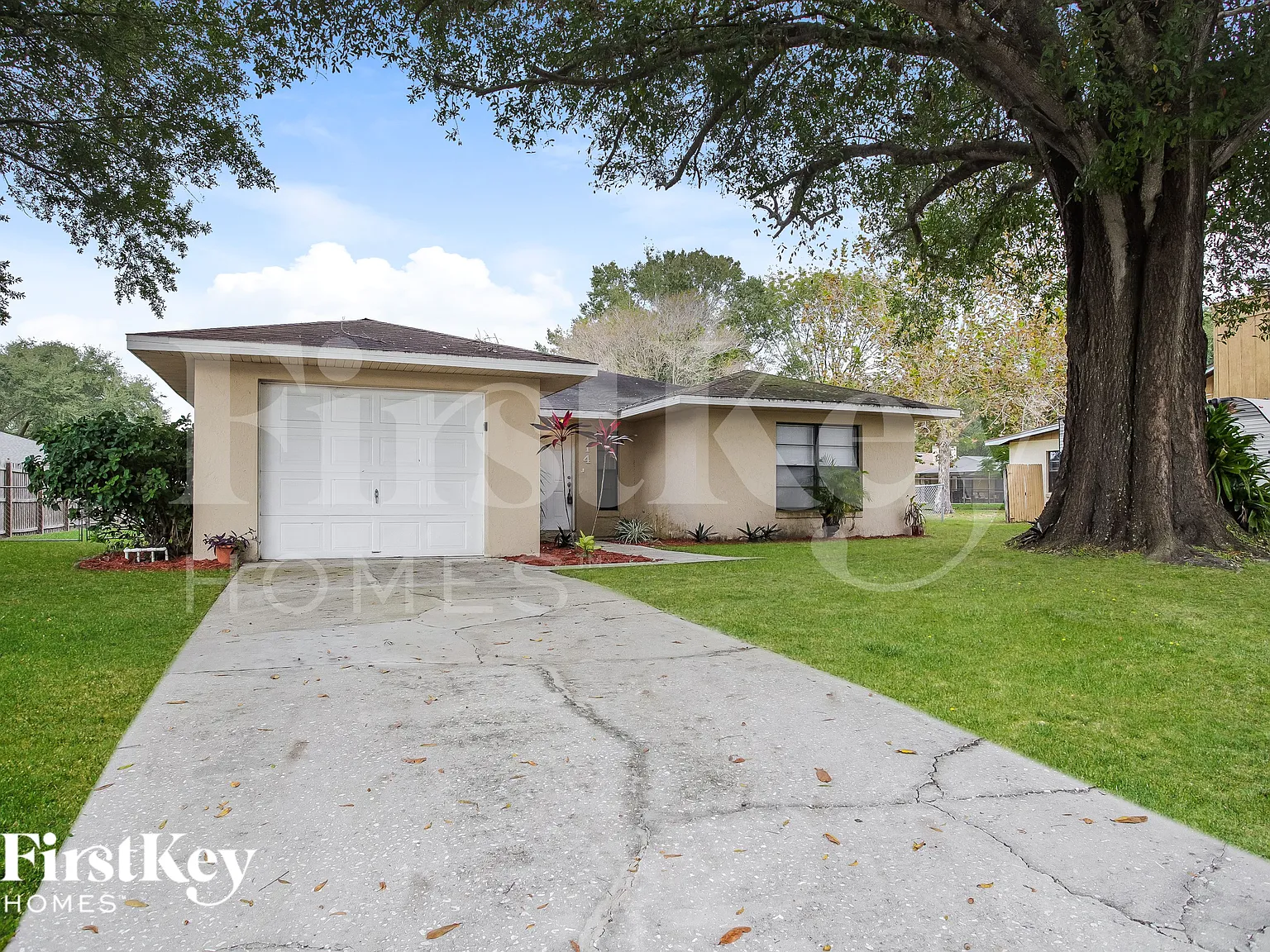 3 bed, 2.0 bath, 1232 sqft, $1,555 — Photo 2