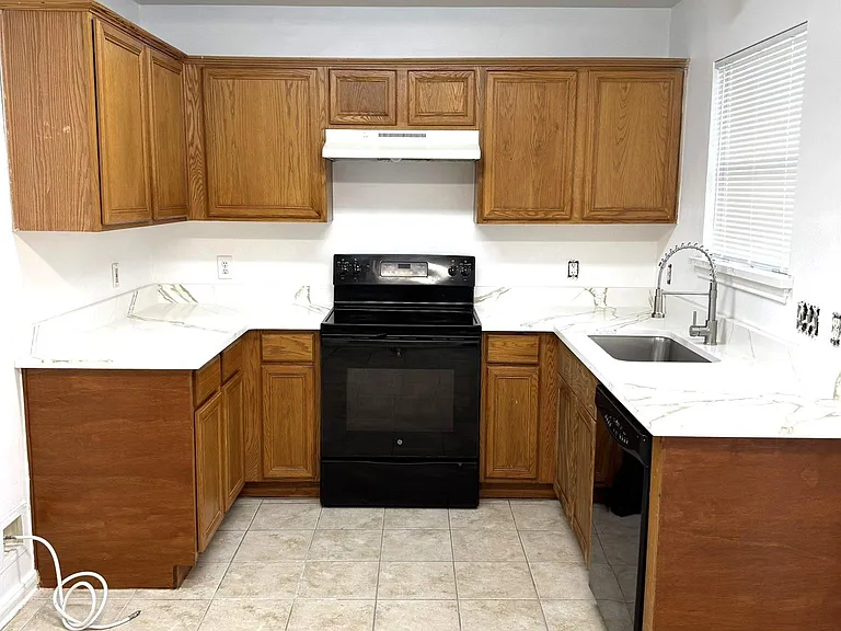 19851 Laurel Trail Dr — Photo 2