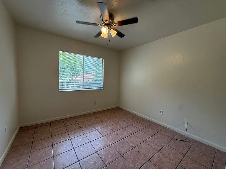 1109 Village Green Dr — Photo 18