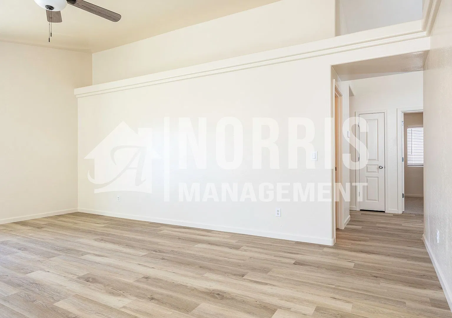 Beautiful Home in Mission Valley — Photo 4