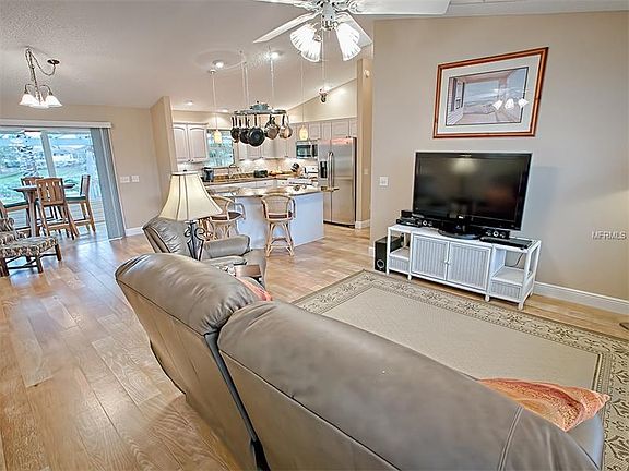 2nd image of 3289 Richmond Dr