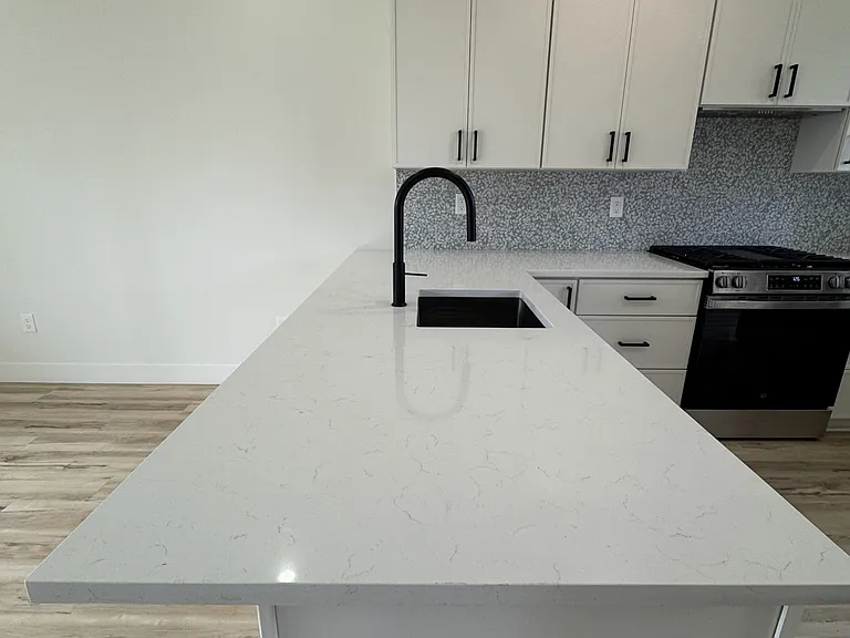 715 W 9th Ave — Photo 2