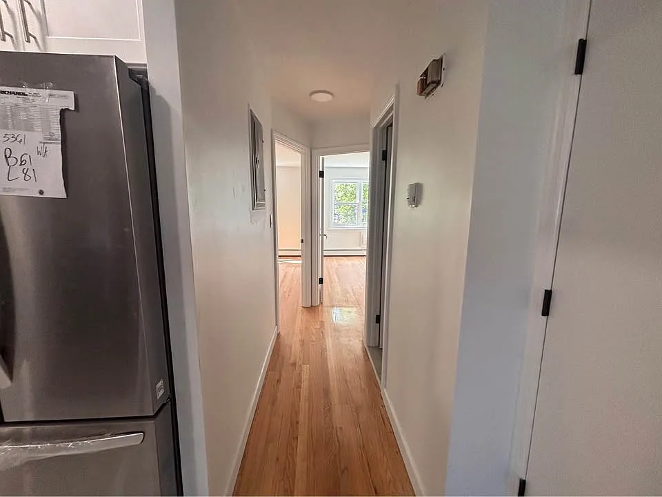 3 bed, 1300 sqft, $3,300 — Photo 4
