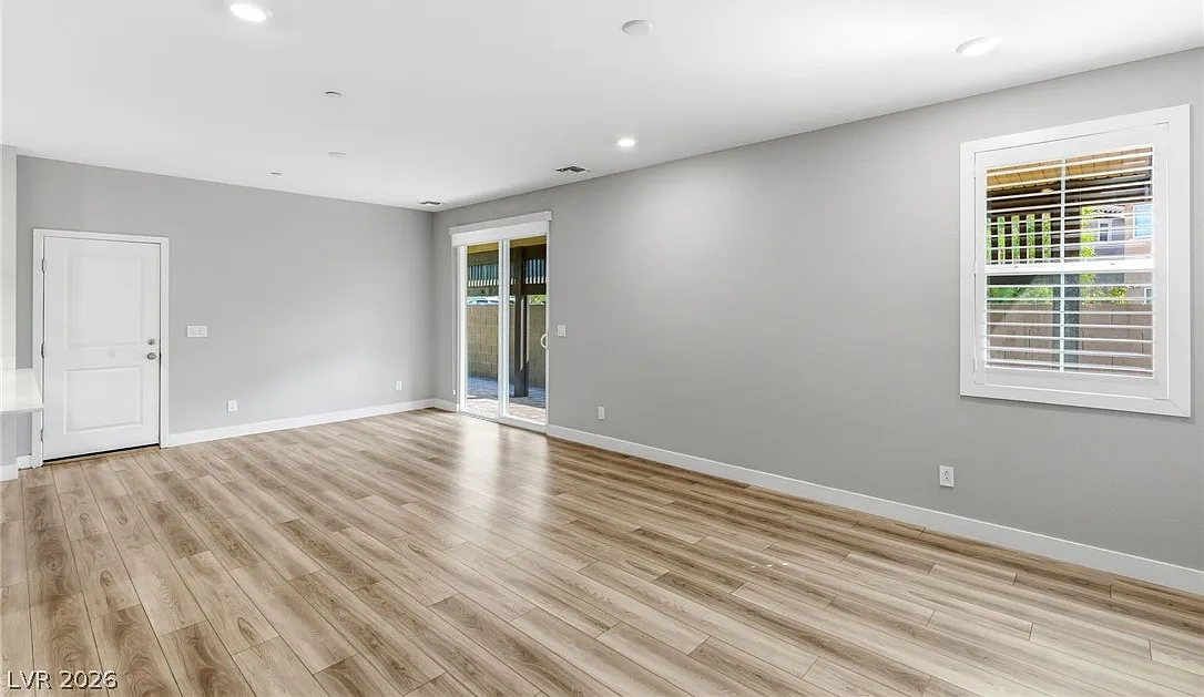 4 bed, 3.0 bath, 2040 sqft, $2,700 — Photo 4
