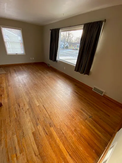 3 bed, 1.5 bath, 1600 sqft, $1,800 — Photo 2