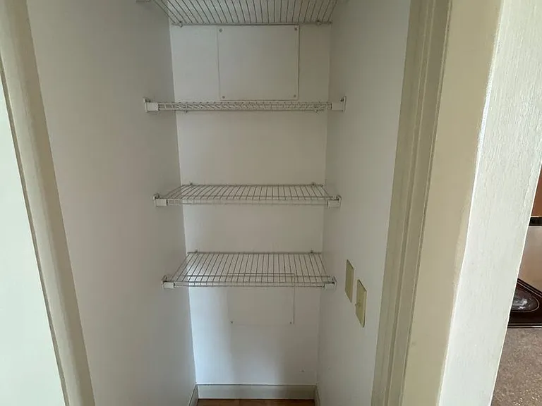 10 Hardy Ave — Photo 14