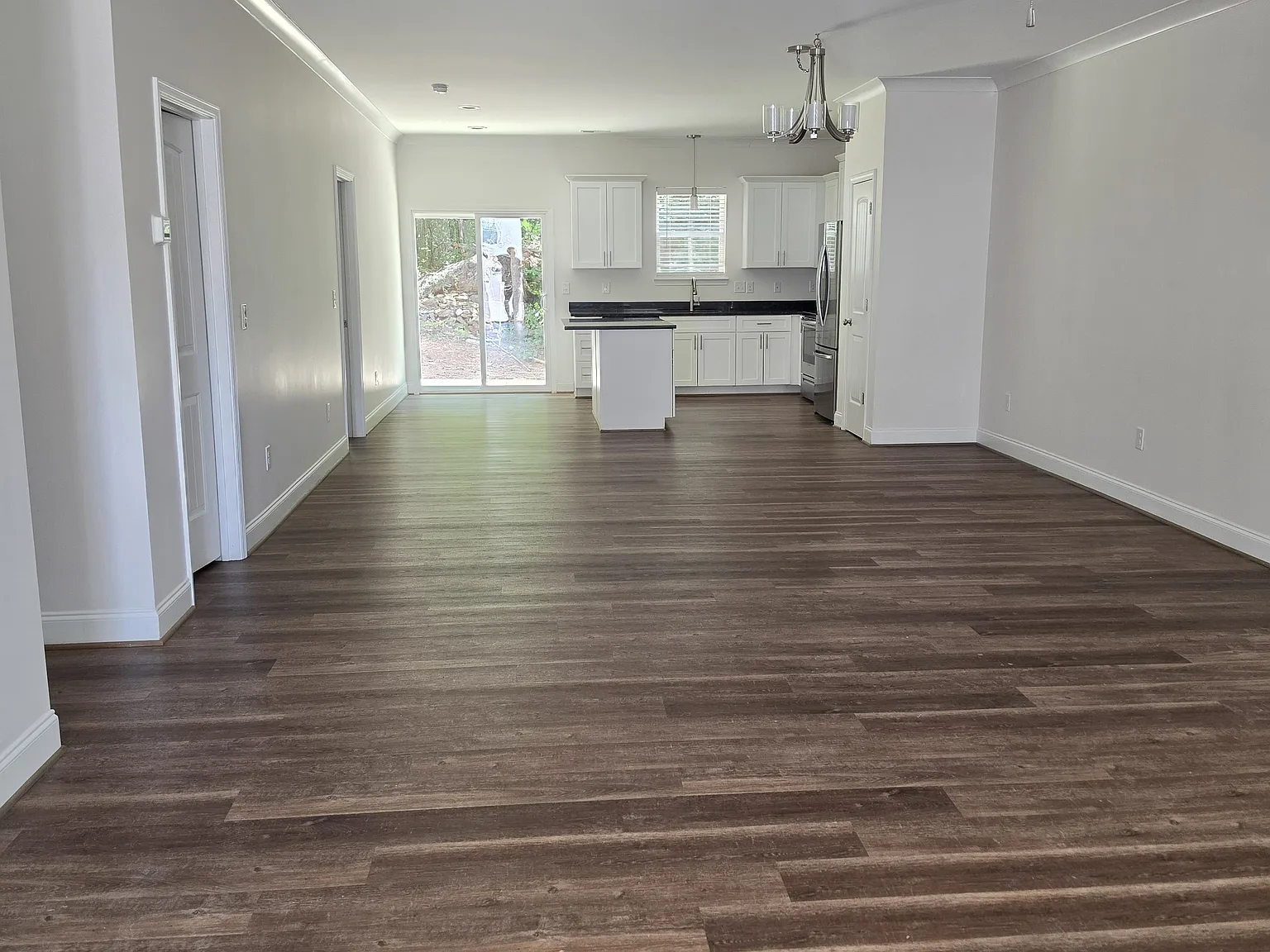 6 bed, 4.5 bath, 2689 sqft, $2,800 — Photo 2