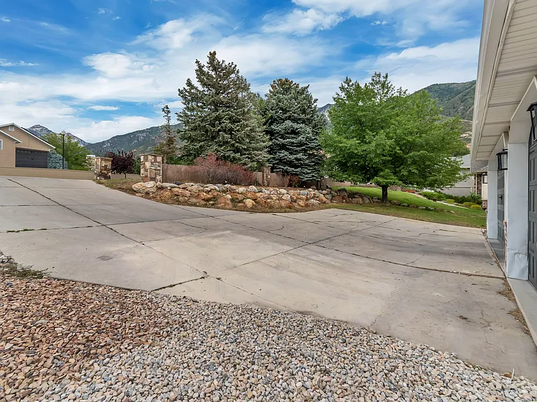 2154 E Wasatch Blvd — Photo 38
