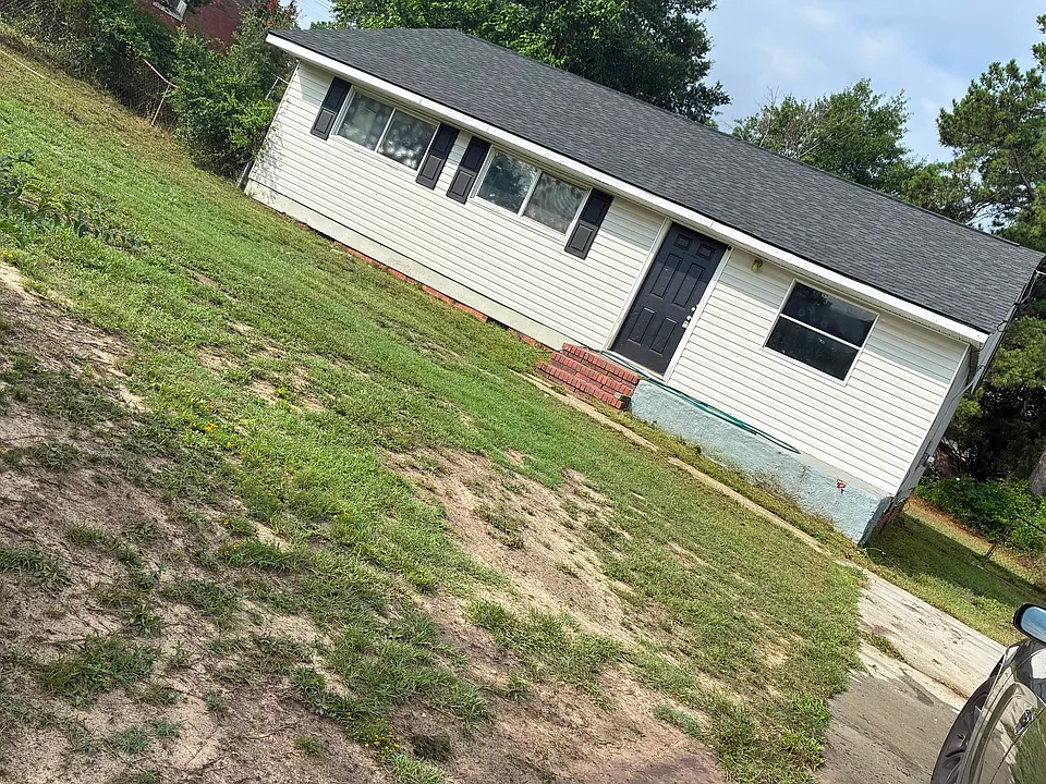 2006 Poinciana Ln