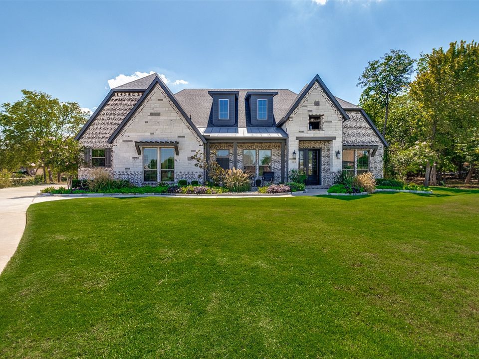 1st image of 220 Green Meadow Ct
