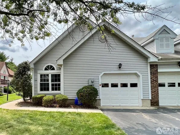 13 Andrew Johnson Dr #B, Monroe Township, NJ 08831