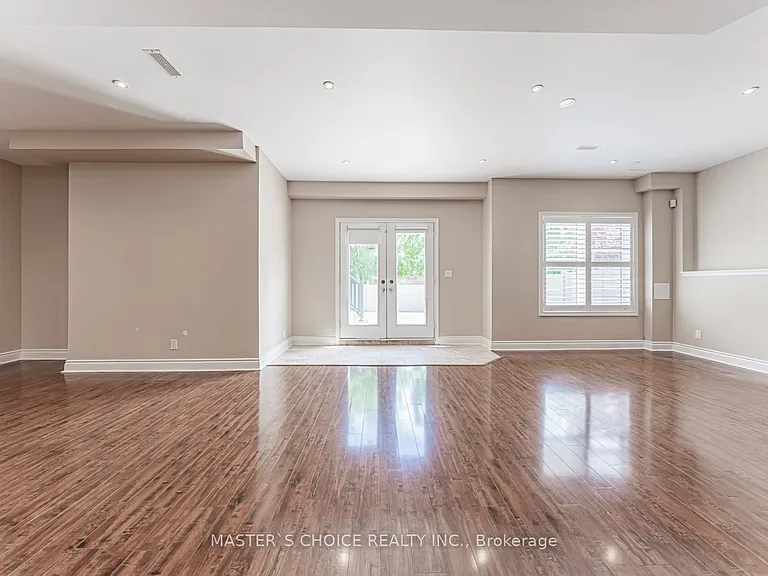 2357 Rideau Dr — Photo 42