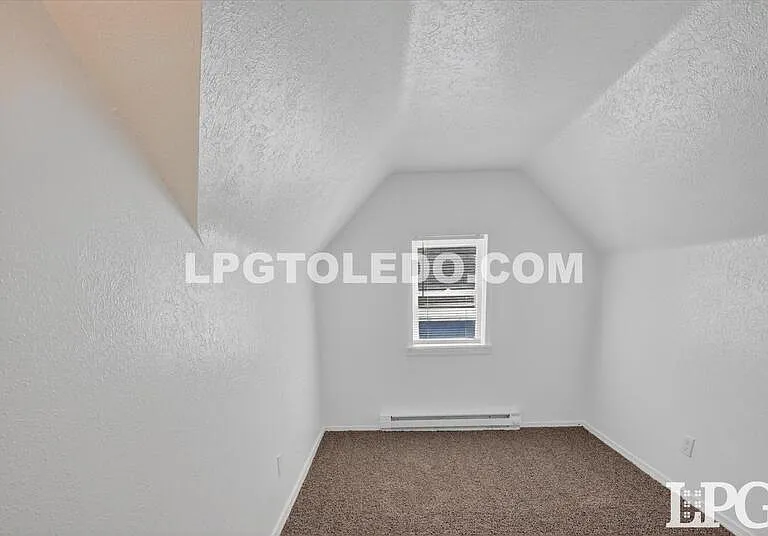 921 Berry St — Photo 28