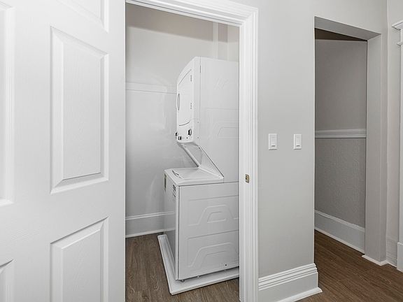 2nd image of 2927 Sacramento St #12