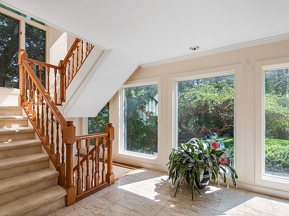 3rd image of 16 Foxhill Ln