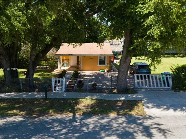 2081 NW 104th St, Miami, FL 33147