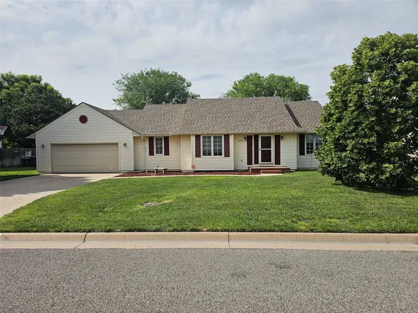 2315 Robin Rd, Dodge City, KS 67801