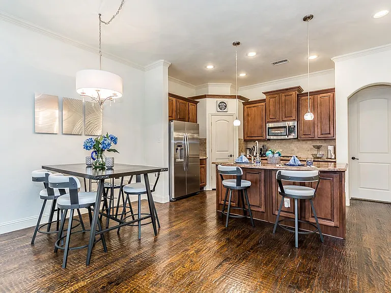 7920 Osborn Pkwy — Photo 11