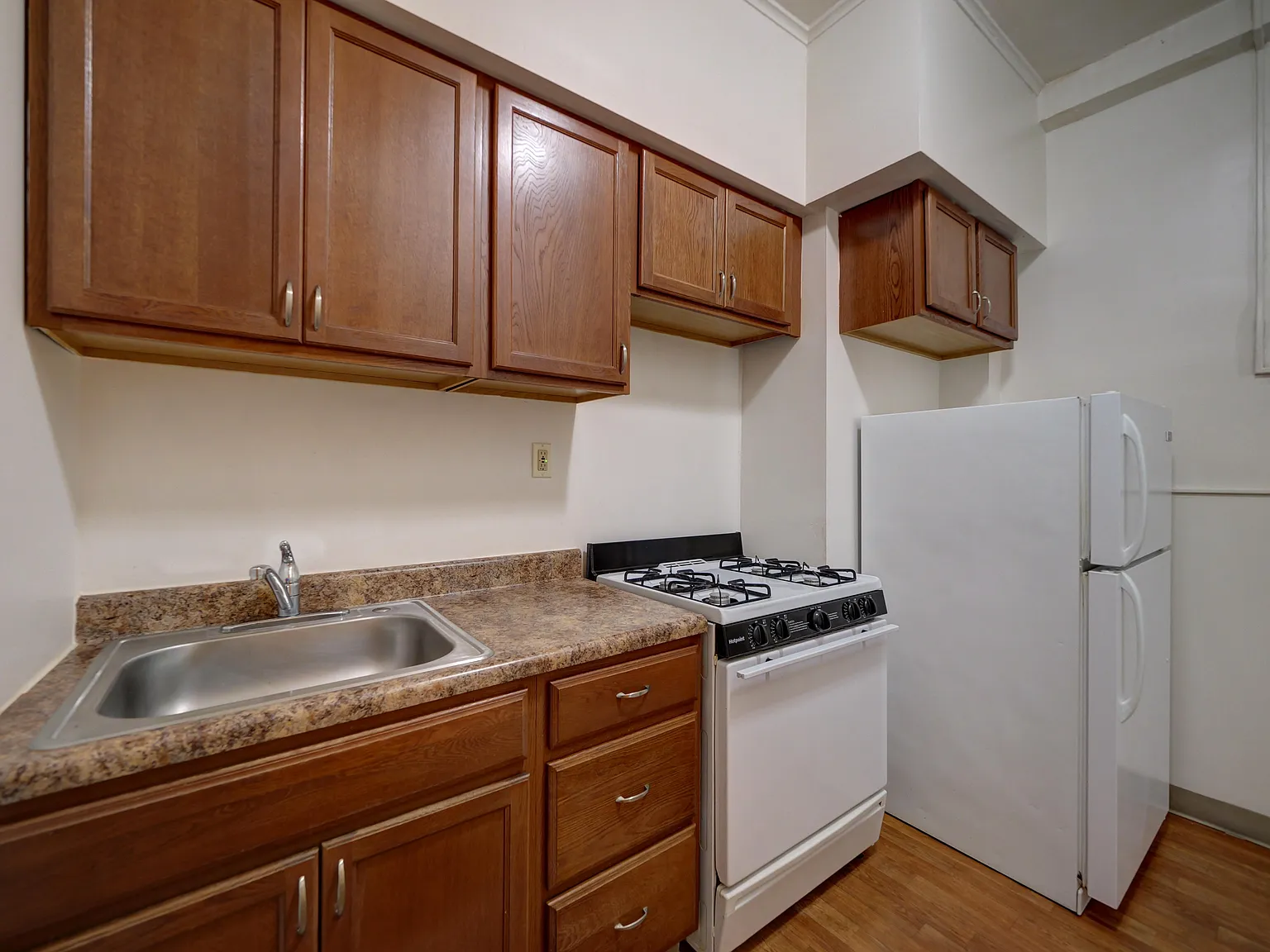 Caldwell Apartments — Photo 4