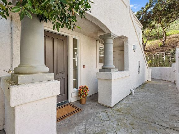 4th image of 2842 Torrey Pines Rd