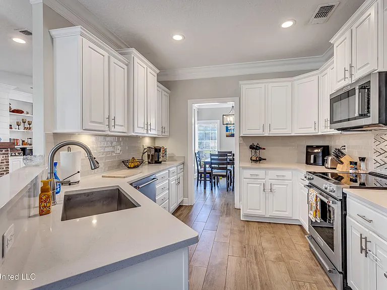 15336 Lakeview Ct — Photo 8