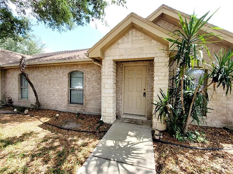 2402 Tahiti Dr #6 — Photo 2