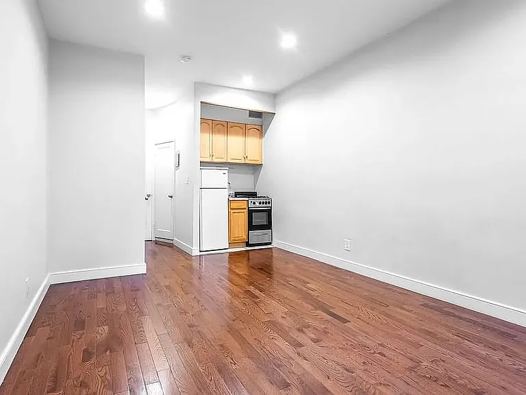 1598 3rd Ave #2B — Photo 2