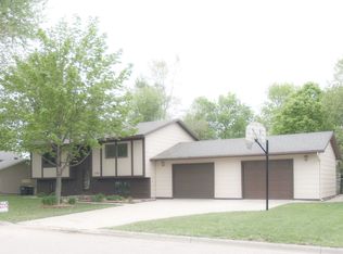 1749 Riggs Rd, Saint Peter, MN 56082