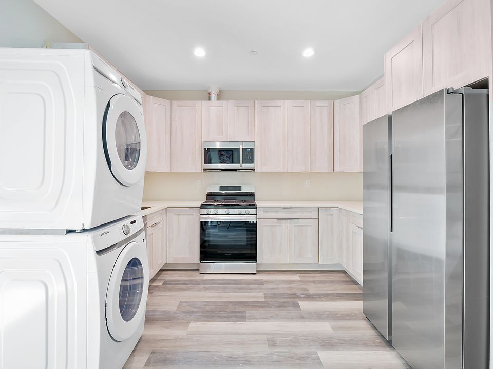 1st image of 1280 W 37th Pl #B2b3