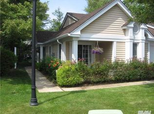 6 Plainview Ct, Ridge, NY 11961