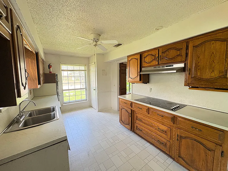 2916 Robin Rd — Photo 3