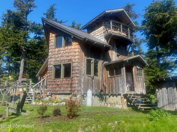 442 Park Spur Rd, Haines, AK 99827