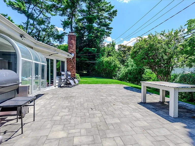 70 Longfellow Rd — Photo 25