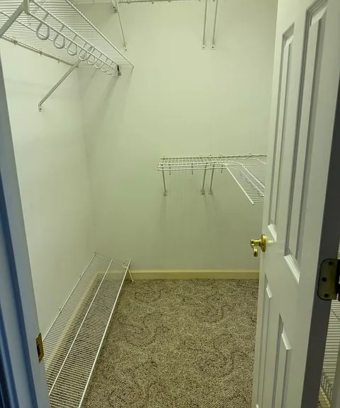 MBR walkin closet right side.