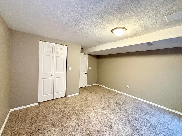 1044 S Paris Ct — Photo 16