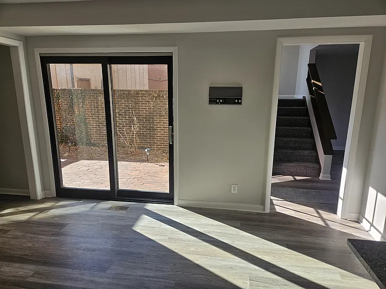 96 Schellinger Sq — Photo 12