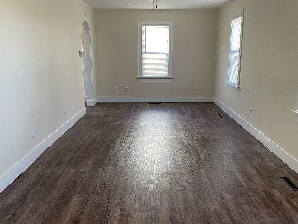 1st image of 414 S Main St