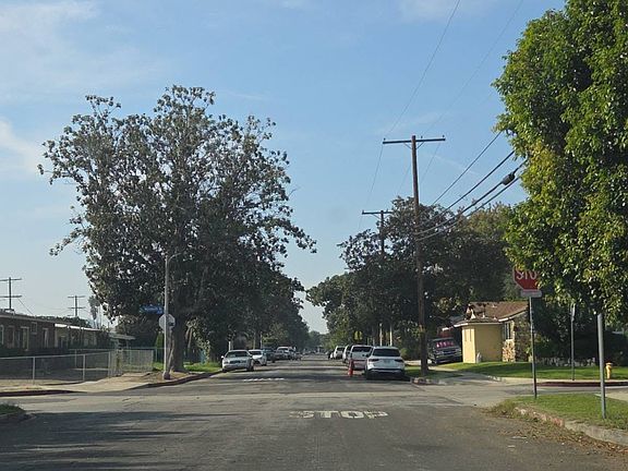 5th image of 13900 Community St