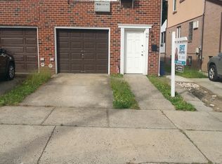 40-30 247th St, Little Neck, NY 11363