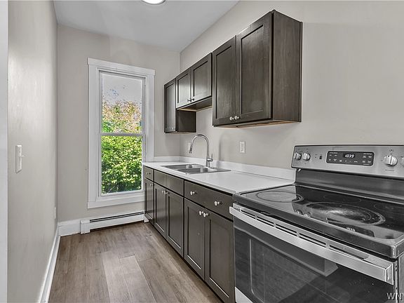 5th image of 324 Temple St