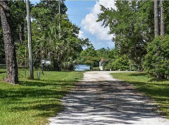 2nd image of 10 Big Oaks