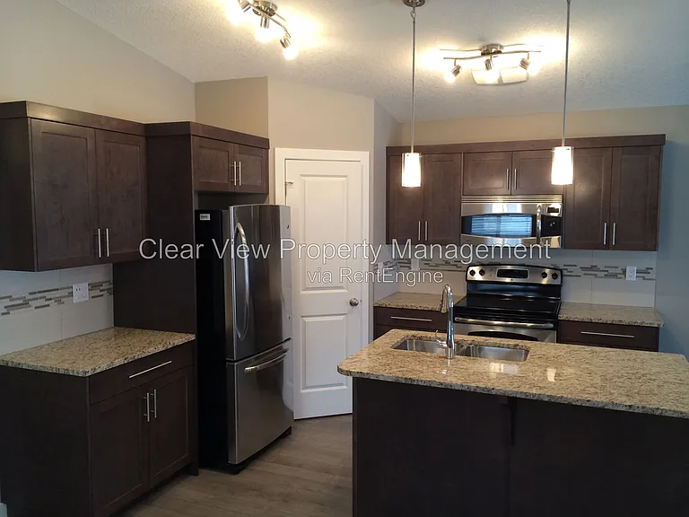 264 Sunridge Rd W — Photo 7
