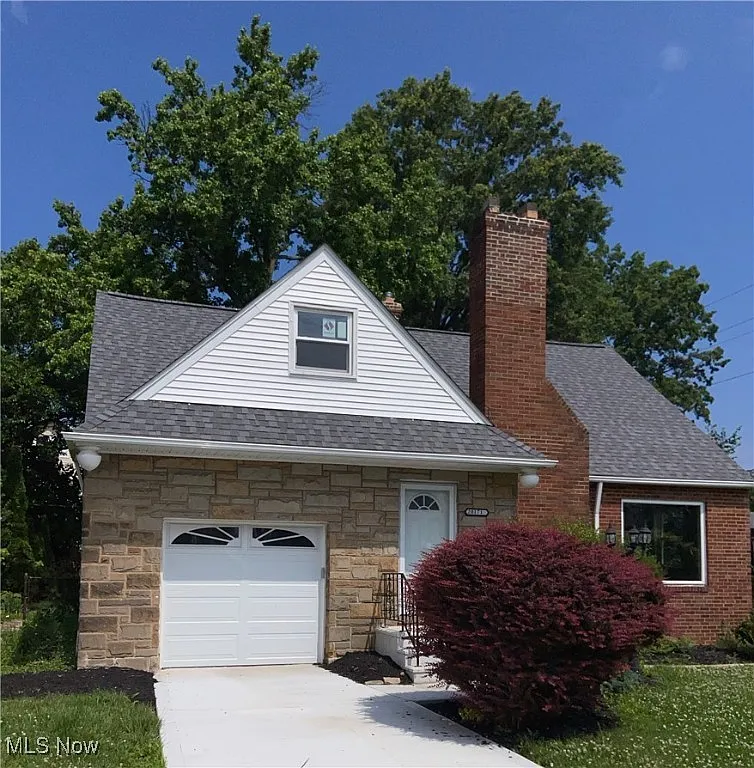 20171 Lake Shore Blvd photo 1