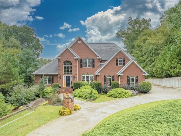 1818 Stoney Crest Dr, Elberton, GA 30635