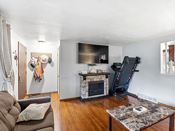 4th image of 2525 Heather Rd