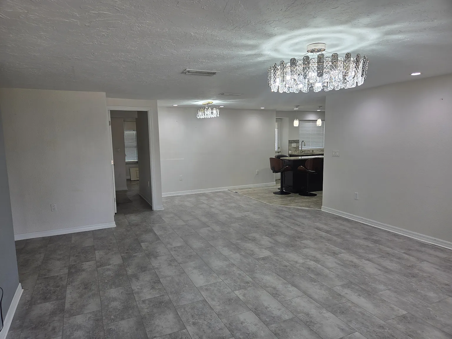 3 bed, 1300 sqft, $2,550 — Photo 2