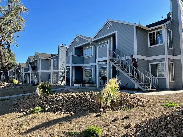 2 bed, 850 sqft, $1,025 — Photo 1
