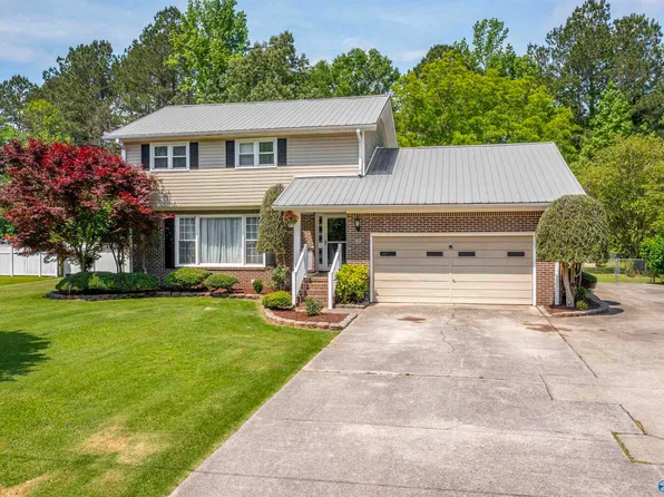 1417 Cove Creek Dr, Gadsden, AL 35905